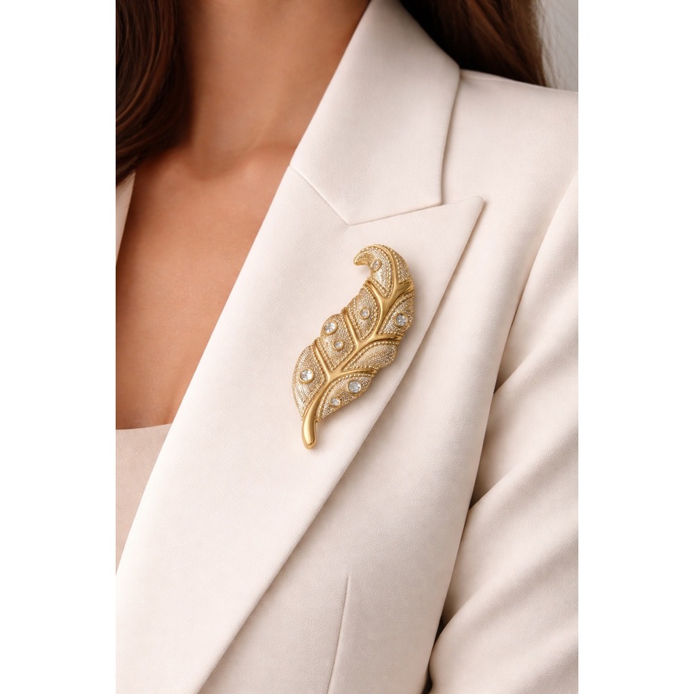 Swarovski‎ Vintage Gold Tone Crystal Leaf Feather Brooch Swan Logo Pin 3.25 Inch